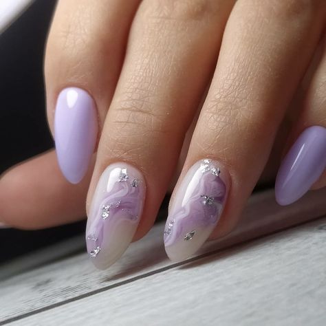 Nail Lavender Design, Lavender Nail Inspiration, Elegant Lavender Nails, Oval Nails Designs Summer 2024, Lavender Oval Nails, Lavender Haze Nails Taylor Swift, Purple Nails For Wedding, Summer Nails Purple Lavender, Nail Inspo Lilac