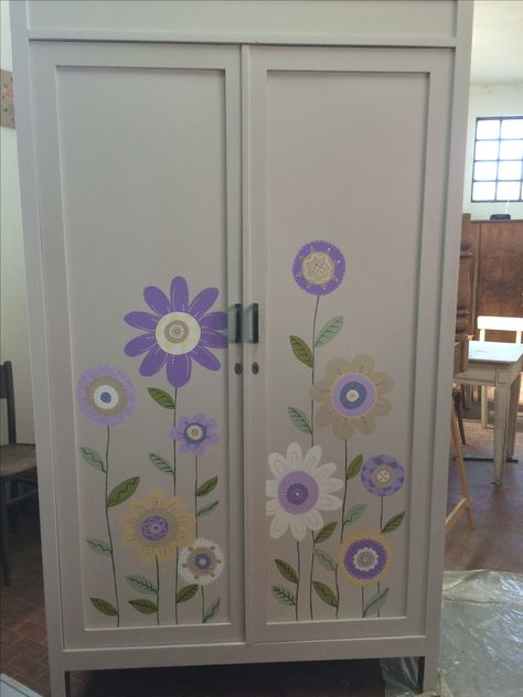 Wooden Cupboard Painting Ideas, Almirah Painting Ideas Diy, Bathroom Door Painting Ideas Creative, Closet Door Painting, Door Painting Ideas Bedroom Boho, Almirah Painting Ideas, Cupboard Painting Ideas Diy, Cupboard Painting Ideas, Door Painting Ideas Bedroom