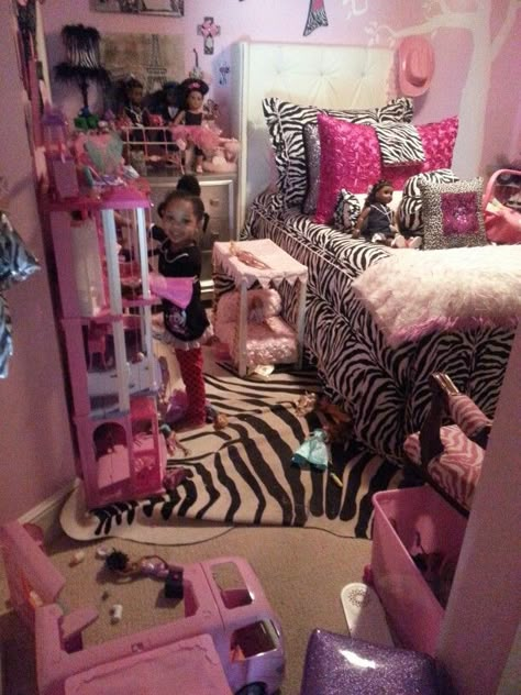 The life of a  Princesses. Gyaru Bedroom, Y2k Room Ideas, 2000s Bedroom, Y2k Bedroom, 2000s Room, Room Redesign, Ideas Hogar, Girly Room, Cute Room Ideas