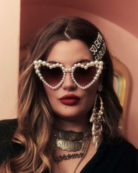 70s Glasses Sunglasses, Fun Glasses Frames, Nyfw Ss25, Hippy Sunglasses, Face Pearls, Statement Glasses, Hippy Vibes, Pearl Costume, Lady Killer