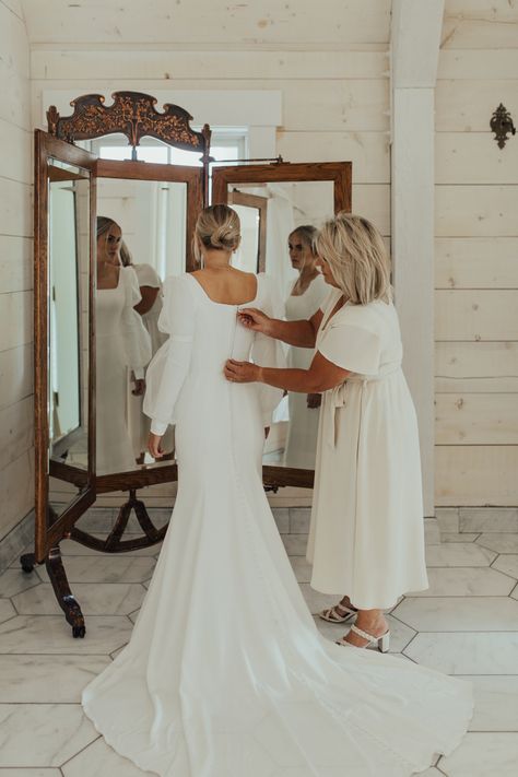 Mom helping daughter get into her wedding dress #wedding #weddingphotographer Mother Daughter First Look Wedding, Wedding Mother Daughter Pictures, Mother And Daughter Wedding Pictures, Mom And Daughter Wedding Pictures, Bride Morning, Mother Daughter Wedding, Photography Moodboard, Mother Daughter Pictures, Inspo Pictures