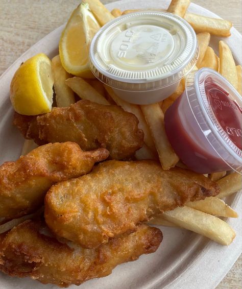 Fish And Fries, Fish Fries, Fish N Chips, Food Babe, Delicacy Food, Food Therapy, Healthy Food Motivation, Food O, Food Drinks Dessert