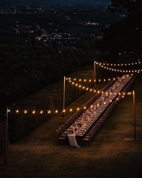 Party Under The Stars, Dinner Under The Stars, Wedding Under The Stars, Outdoor Night Wedding, Mediterranean Wedding, Aisle Flowers, Modern Wedding Photography, Sleeping Under The Stars, Minimal Wedding