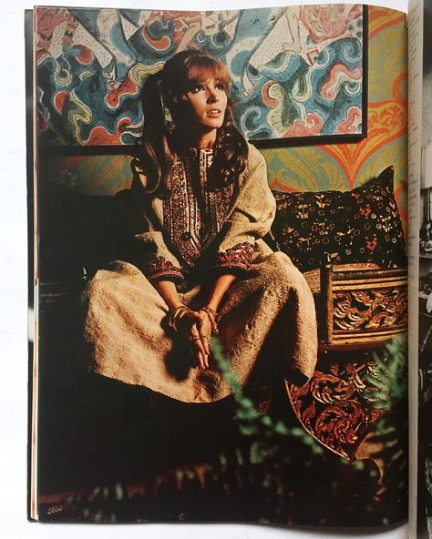 Talitha Getty wearing her Chinese robes, Moroccan caftans and gypsy blouses at her Rome apartment that she shares with her husband, Paul Getty.  Photo by Elisabetta Catalano.  Vogue Italia, January 1968. 60s Bohemian, Talitha Getty, Chinese Robes, Medieval Revival, Hippies 1960s, 60s 70s Aesthetic, Rome Apartment, Candy Maker, Mama Earth