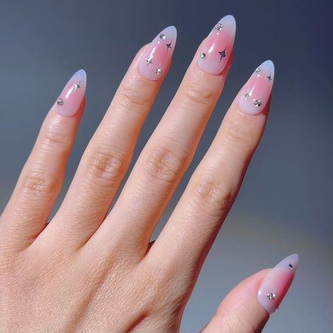 💖 Starlit Dream- Soft ombré pink nails adorned with sparkling silver stars and delicate gems, capturing the beauty of a serene night sky. This design adds a subtle, celestial elegance perfect for both day and evening looks. 🛍️ nomoodnails.com #nomoodnails#pressonnails #pinkombrenails #pressons Subtle Star Nails, Pink Ombre Nails With Gems, Ombré Pink Nails, Celestial Nails, Pink Ombre Nails, Star Nails, Vintage Bride, Pink Ombre, Ombre Nails