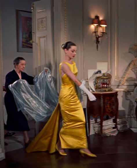 Iconic Yellow Dress, 1950s Red Carpet Fashion, 1960s Evening Wear, Yellow Dress Aesthetic Vintage, Audrey Hepburn Red Dress, Fit Moodboard, Dress Aesthetic Vintage, Audrey Hepburn Funny Face, Hollywood Glam Dress