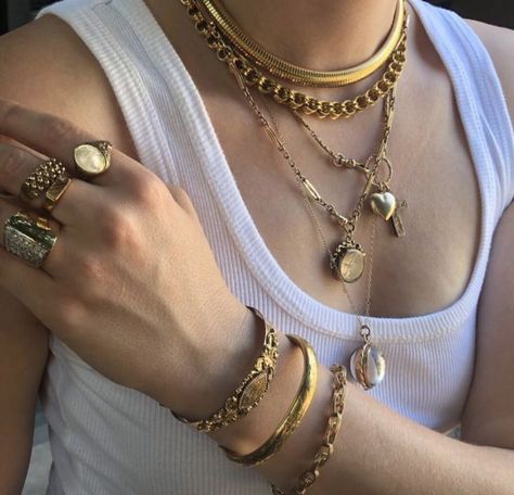 Mixed Metal Layered Necklaces, Trendy Gold-tone Layered Chain Necklace, Mixed Metal Jewelry Layering, Metal Layered Necklace With Chunky Chain, Chunky Chain Metal Layered Choker Necklace, Maximalist Necklace Stack, Vintage Multi-strand Layered Metal Necklace, Neck Mess, Neck Stack