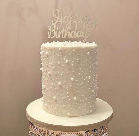 Chia Seed Breakfast, Golden Birthday Cakes, 17 Birthday Cake, Decorate A Cake, 18th Cake, 18th Birthday Decorations, 21st Bday Ideas, Birthday Cake Decorating Ideas, Vintage Birthday Cakes