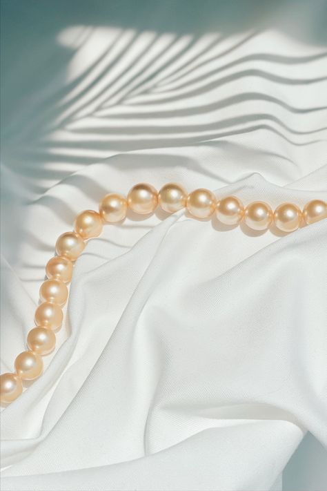 Silk And Pearls Aesthetic, Pearls Aesthetic Photography, Pearl Color Aesthetic, Pearl Astethic, White Pearl Aesthetic, Jewelry Aesthetic Wallpaper, Pearly Aesthetic, Pearls Aesthetic Wallpaper, Pearlcore Aesthetic