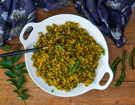 Jain Style Whole Green Moong Dal Sabzi Recipe is a dry moong dal dish which uses absolutely no onion and no garlic, making it a Jain dish as the name suggests.   Vagharela in Gujarati means tempered with seasonings like mustard, cumin, ginger and the like. Steamed mung beans when seasoned with green chillies and ginger along with a gentle squeeze of lemon makes this sabzi flavourful. With a little planning, making this dish for a hearty morning breakfast will become a breeze. Did You K Whole Green Moong Dal Recipe, Dry Moong Dal Recipe, Green Moong Dal Recipe, Subzi Recipe, Moong Dal Recipe, Indian Vegan, High Protein Dishes, Jain Recipes, Idli Recipe