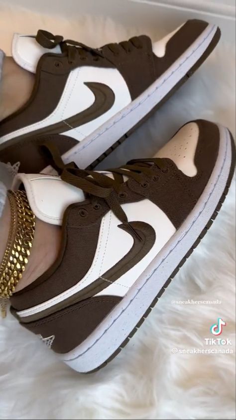 Jordan 1 Low Light Olive, Air Jordan 1 Low Brown, Brown Jordans, Jordan 1 Low Women, Air Jordan Low, Air Jordan 1s, All Nike Shoes, Sneaker Lovers, Tenis Nike