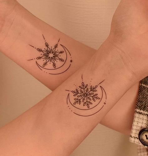 Small Snowflake Tattoo, Tattoos Delicate, Snowflake Tattoos, Frozen Tattoo, Matching Tattoo Ideas, Snowflake Tattoo, Halo Tattoo, Winter Tattoo, Tattoo Sonne