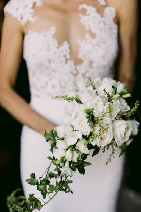 white and green bouquet - photo by Lara Hotz https://ruffledblog.com/chic-australian-wedding-with-greenery-and-gold Wedding With Greenery, Cascading Bridal Bouquets, Cascading Wedding Bouquets, Wedding Bouquets Bride, Green Bouquet, Australian Wedding, Bridal Bouquet Flowers, White Bridal Bouquet, Groom Looks