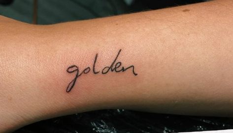 Cursive Arm Tattoo, Harry Styles Inspired Tattoos, Golden Tattoo, Hslot Outfit, Hslot Outfit Ideas, Harry Tattoos, Harry Styles Tattoos, Cursive Tattoos, Dot Tattoos