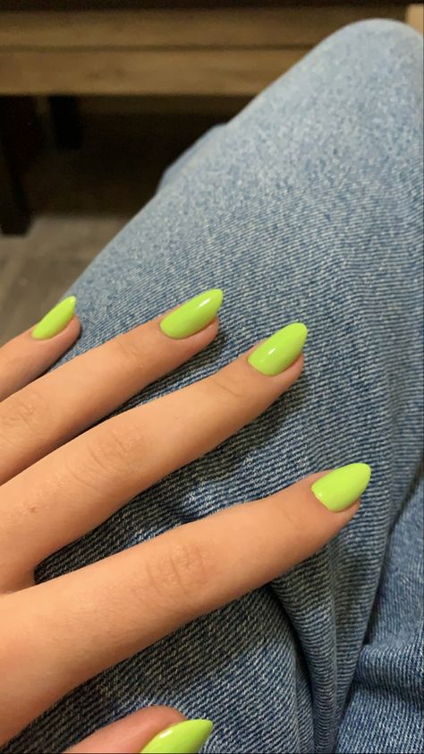 Basic Nail, Neon Green Nails, Airbrush Nails, Gelish Nails, Simple Gel Nails, Minimal Nails, Basic Nails, Pearl Nails, Look Beautiful