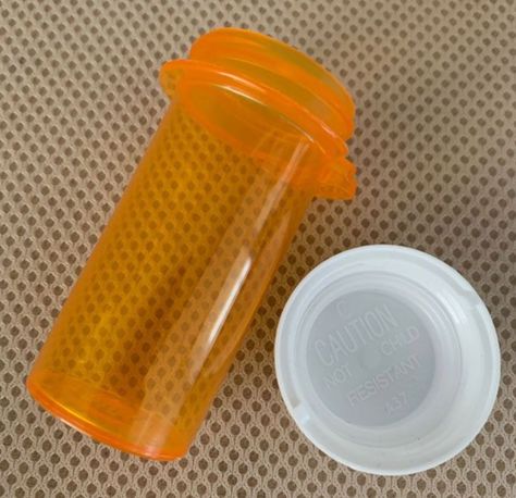 Old Pill Bottles, Empty Medicine Bottles, Portable Sewing Kit, Hide A Key, Cheer Someone Up, Pill Bottle, Makeup Holder, Vinegar Cleaning, Pill Bottles