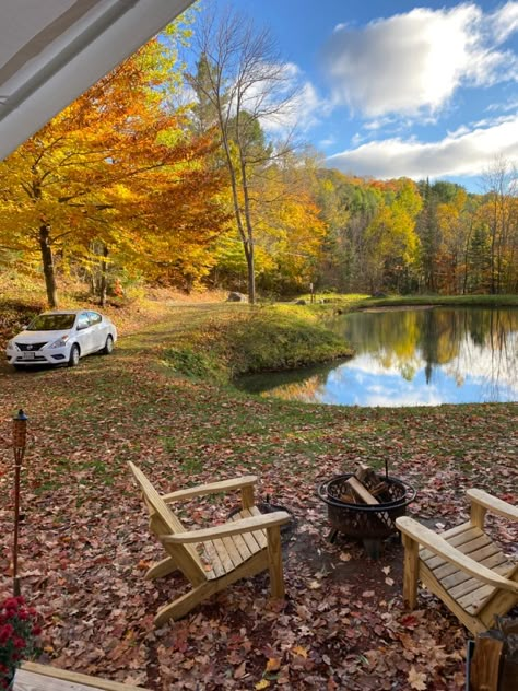 Vermont House Aesthetic, Vermont Fall Aesthetic, Vermont Homes, Vermont Travel Fall, House In Vermont, Vermont In The Fall, Fall In Vermont, Vermont Fall Vacation, Fall In Vermont Aesthetic