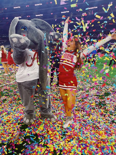 Alabama Dance Team, College Cheerleader Aesthetic, Bama Aesthetic, Bama Cheer, Alabama Cheerleaders, College Edit, Alabama Cheer, Cheer Photo Poses, Tcu Cheerleaders