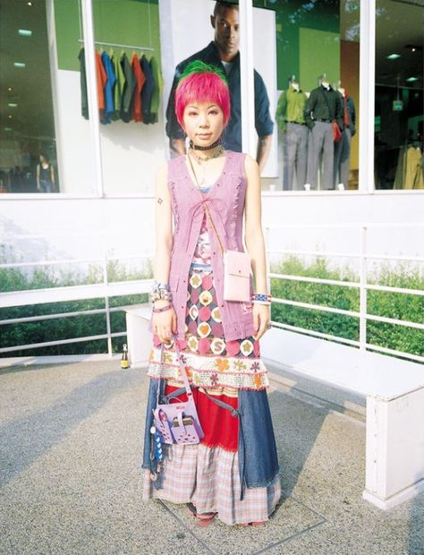 Japanese Colorful Fashion, Japanese Fashion Colorful, Harajuku Fashion Street 90s, 90s Harajuku Fashion, 90s Harajuku, Fruits Magazine, Japanese Magazine, Little Outfits, Japanese Street Fashion