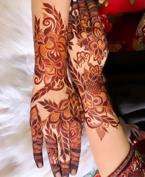 Dubai Mehndi Design, Dubai Mehndi, Yoga Strong, Khafif Mehndi Design, Latest Henna Designs, Mehndi Designs For Kids, Simple Mehndi Designs Fingers, Very Simple Mehndi Designs, Sports Fit