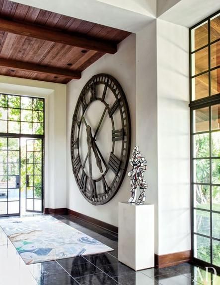 The bar area at a Hollywood producer's estate showcases a vintage clock from Blackman Cruz and a sculpture by Jean Dubuffet. Large Contemporary Wall Clock, Movie Producer, Big Wall Clocks, Mediterranean Revival, Modern Living Room Wall, Wall Clocks Living Room, Contemporary Wall Clock, Foyer Decorating, Wall Clock Design