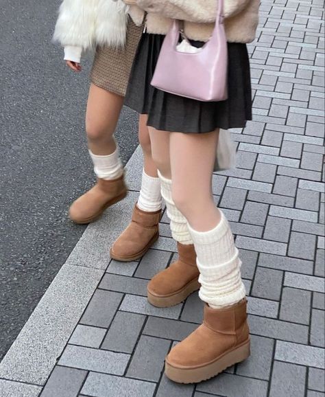 Ugg Boots Outfit Winter, Japan Outfit, Outfit Korean, Uggs Outfit, Winter Fits, 가을 패션, Really Cute Outfits, Pretty Shoes, Girly Outfits