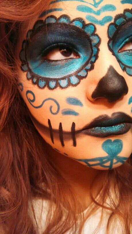 Makeup Halloween Easy, Candy Skull Makeup, Sugar Skull Face Paint, Unique Halloween Makeup, Halloween Makeup Sugar Skull, Skull Face Paint, Sugar Skull Costume, Halloweenský Makeup, Sugar Skull Face