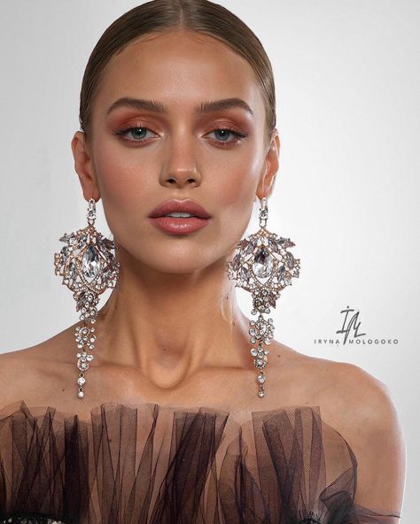 IRYNA MOLOGOKO COUTURE Exclusive design limited edition. Made EXCLUSIVELY made to ORDER. All handcrafted in Reston, VA, USA. Introducing our newest addition to the collection - the STATEMENT Chandelier Long EXTRA LARGE Earrings on a hook wire or post, perfect for beauty pageants, red carpet events or any occasion where you want to make a statement. The earrings feature a stunning chandelier design with multiple GLASS crystals cascading down. The luxurious look create a beautiful movement ... Chandelier Long, Statement Chandelier, Date Night Fashion, Dresses Date Night, Statement Chandeliers, Art Jewelry Design, Jewelry Design Drawing, Silver Statement Earrings, Kids Couture