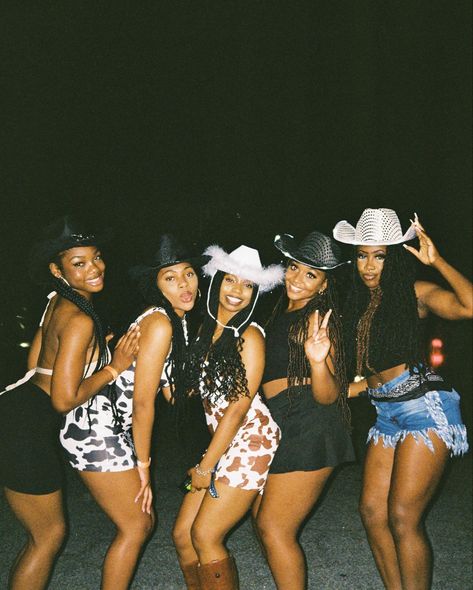 black girls in a cow girl outfits at night Black Cowgirls Fashion, Cow Themed Outfit, Rodeo Themed Party Outfit, Rodeo Theme Outfits Black Women, Cowgirl Outfits Black Women Party, Cowgirl Outfit Black Women, Wild West Outfit Women Party, Black Women Cowgirl Outfit, Cowgirl Aesthetic Black Women