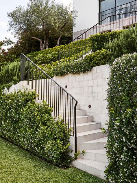 A Spanish mission style home’s Hollywood glamour update | Belle Entry Stairs Exterior, 70s Renovation, Spanish Mission Style Homes, Spanish Mission Style, Exterior Railings, Exterior Handrail, Hawaii Landscape, Outdoor Stair Railing, Mission Style Homes