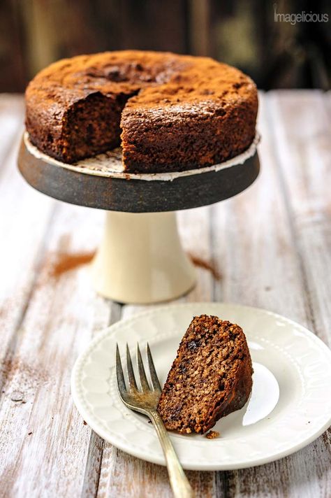 This delicious Gluten-free Almond Ricotta Chocolate Cake is perfect for any special occasion. It's moist, dense, flavourful, and healthy. It's filled with healthy ricotta and almonds, has very little sugar and no oil or butter. It's also naturally Gluten-Free. Best Gluten Free Cake Recipe, Ricotta Chocolate, Chocolate Crackle Cookies, Almond Ricotta, Healthy Chocolate Cake, Gluten Free Cake Recipe, Flourless Cake, Ricotta Cake, Almond Powder