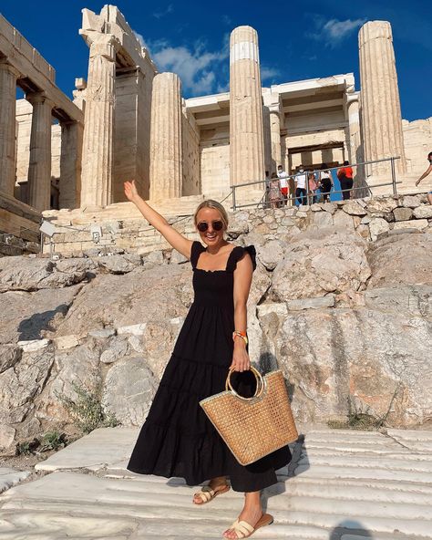 Athens Travel Guide Athens Holiday Outfits, Walking Around Greece Outfit, Outfit Inspo For Greece, Athens Summer Outfit, Medeteranian Cruise Outfits, Athens Fashion Street Styles, Athens Outfits Summer, Athens Outfit Ideas Summer, Greece In May Outfits