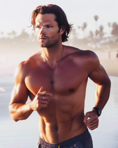 Sam Winchester Shirtless Pictures, Jared Padalecki Body, Jared Padalecki Shirtless, Shape Aesthetic, Jared Supernatural, Men Pictures, Jensen Ackles Jared Padalecki, Supernatural Sam, Winchester Brothers