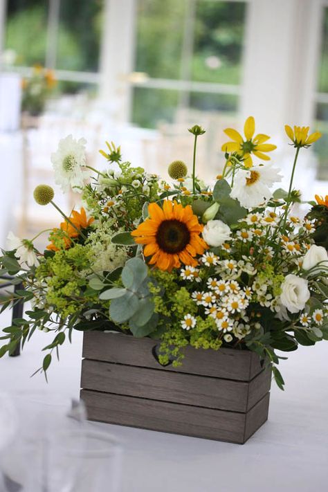 Sunflower Wedding Table, Sunflower Table Centerpieces, Sunflower Wedding Centerpieces, Wedding Table Centrepiece, Sunflower Wedding Decorations, Sunflower Centerpieces, Sunflower Arrangements, Sunflower Themed Wedding, Sunflower Wedding Bouquet