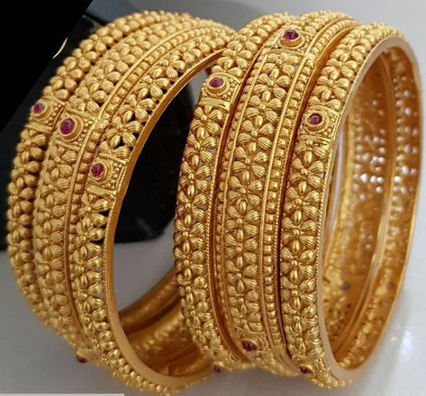 Kangan Gold Bangle Set, Gold Kangan Design, Gold Bengals, Jwellary Design, Gold Bangle Watch, Gold Kangan, Gold Bangles Indian, Bangle Design, Gold Jewels Design