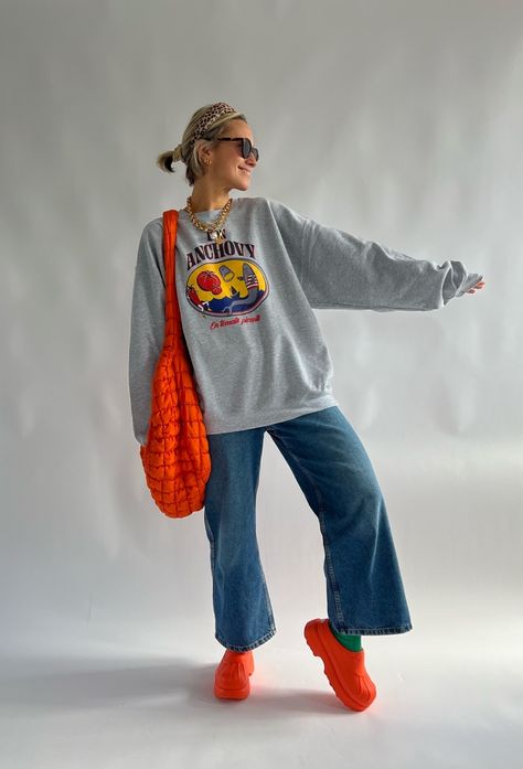 Bright Boho Outfit, Outfit Inspo Aesthetic Casual, Minimalism Style Outfits, Winter Style 2024, Long Sleeve Graphic Tees Outfit, Orange Jacket Outfit, Yosemite Outfit, Orange Shoes Outfit, Orange Sweater Outfit