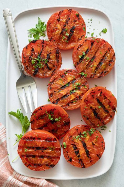 Grilled Tomatoes With Parmesan, Grilled Tomatoes With Mozzarella, Grilled Tomatoes Recipes, Grill Meat Ideas, Beefsteak Tomato Recipes, Bbq Tomatoes, Grill Tomatoes, Grilled Cheese In Air Fryer, Broiled Tomatoes