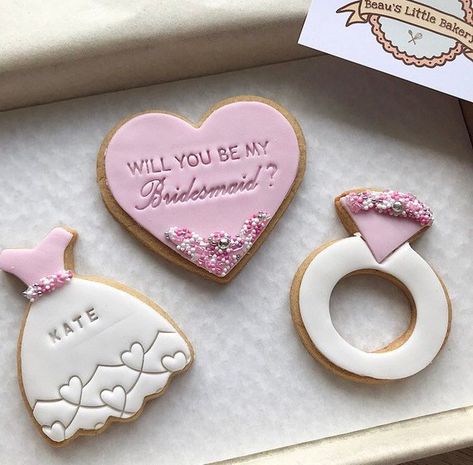 Gatsby Makeup, Bridesmaid Cookies, Cookies Heart, Bridesmaid Flask, Bridesmaid Proposal Diy, Biscuit Decoration, Vanilla Biscuits, Sugar Biscuits, Bridal Cookies