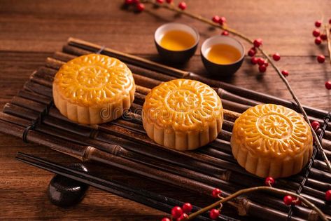 Chinese Cake, Lapis Legit, Moon Cakes, Breakfast Photography, Art Cake, Advertising Product, Festival Photo, Food Photography Inspiration, Food Concept