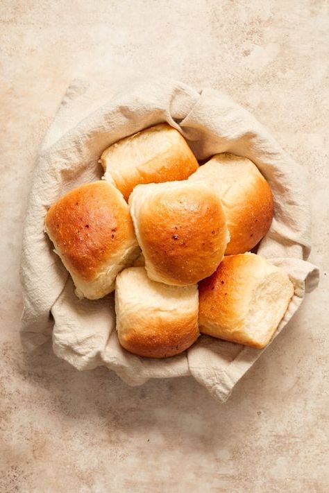 Dairy Free Dinner Rolls Recipe, Dairy Free Rolls Recipe, Dairy Free Yeast Rolls, Dairy Free Rolls, Dairy Free Dinner Rolls, Dinner Recipes Dairy Free, Lactose Free Mac And Cheese, Lactose Free Dinners, Thanksgiving Rolls Recipes