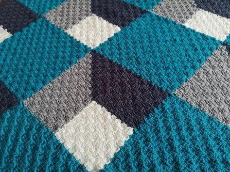 Inspired by her online community, crochet designer Iris van Meer makes crochet accessible by translating patterns that are beginner-friendly and (mostly) free that she offers in her club, A Nice (Beautiful) Gesture. C To C Crochet Pattern, Optical Illusion Crochet Patterns Free, Crochet Rug Patterns Free, Crochet C2c Pattern, C2c Crochet Pattern Free, C2c Crochet Blanket, Crochet Classes, Crochet Supplies, Crochet Blanket Designs