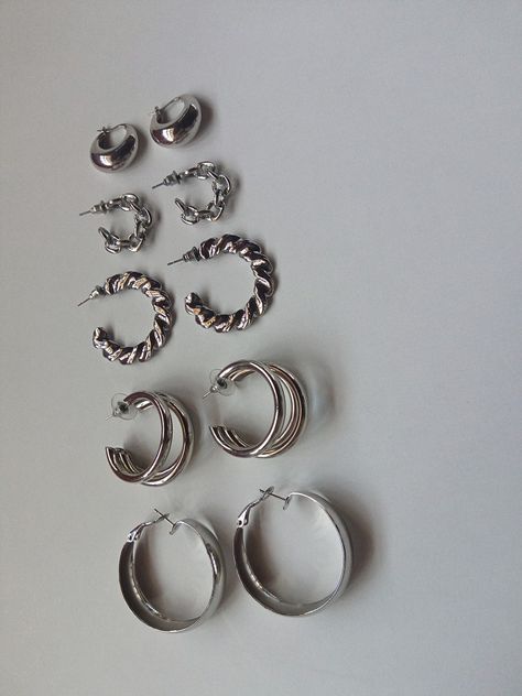 hoops earrings Silver Earrings Set Aesthetic, Silver Hoop Earrings Set, Basic Silver Jewelry, Earring Silver Aesthetic, Chunky Hoop Earrings Silver, Accessories Aesthetic Silver, Aesthetic Silver Earrings, Chunky Earrings Aesthetic, Silver Chunky Earrings