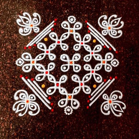 Side Rangoli, Simple Rangoli With Dots, Pattern Design Drawing, Easy Rangoli Designs Videos, Very Easy Rangoli Designs, Rangoli Designs Photos, Rangoli Designs Simple Diwali, Easy Rangoli Designs Diwali, Rangoli Side Designs