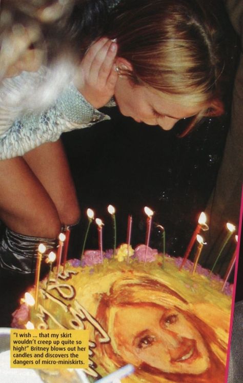 Britney Spears (12/01/99) [18th birthday at Halo, NYC] Britney Spears Birthday, 2000 Pictures, Britney Spears 2000, Britney Spears 1999, Happy 35th Birthday, Britney Spears Gif, 2000s Music, Britney Spears Photos, Britney Spears Pictures