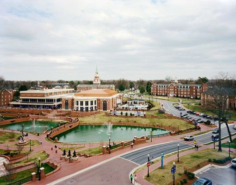 Ever wonder what it would look like if Disney World and the Ritz-Carlton combined? What it looks like is High Point University. Located in High Point, North Carolina, this college that I attend is unreal. It is nicknamed "High Point Country Club" because it is one of the prettiest and most pampered ... College Ready, High Point University, Growth Business, College Visit, Freshman Year College, Future School, Beautiful Places To Live, University Admissions, Dream College