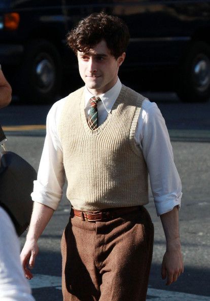 Harry Potter Outfit Ideas Men, Mens Vest Outfits, Sweater Vest Outfit Mens, Men Casual Outfit, Mens Sweater Vest, Vest Outfits Men, Star Pics, Kill Your Darlings, Nerd Outfits