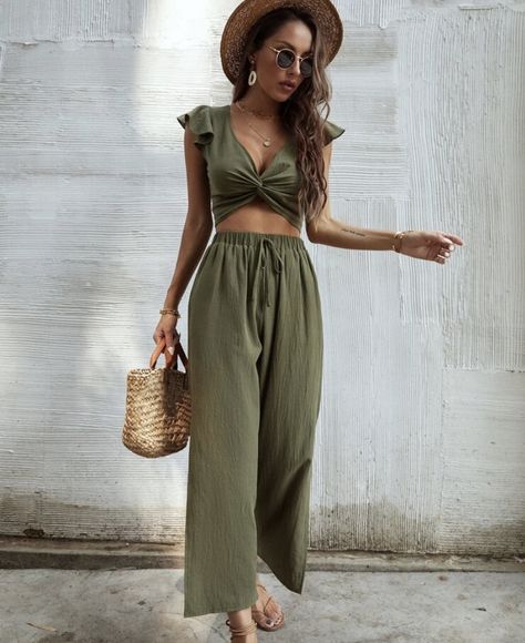 Top With Pants, Summer Holiday Outfits, Boho Summer Outfits, Europe Outfits, Twist Style, Twist Top, Mode Casual, Top Pants Set, Estilo Boho