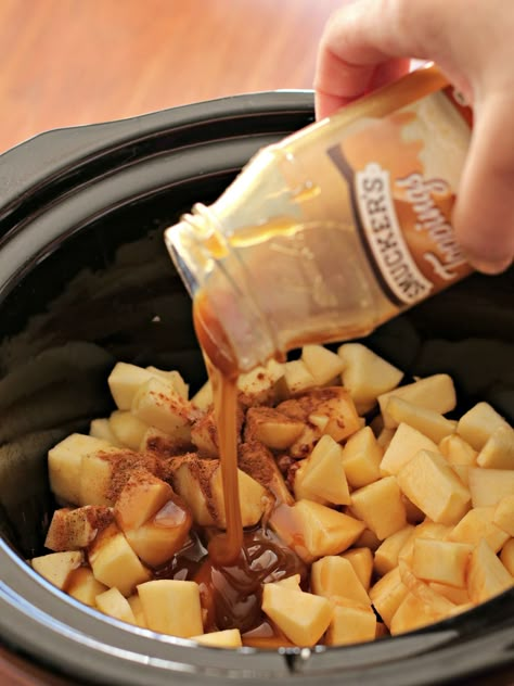 apple pie dip pour Slow Cooker Caramel, Apple Pie Dip, Magical Slow Cooker, Pie Dip, The Magical Slow Cooker, Slow Cooker Apples, Crock Pot Desserts, Sweet Dips, Caramel Apple Pie