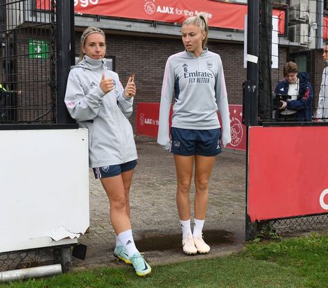 Leah Williamson And Jordan Nobbs, Jordan Nobbs, Soccer Aesthetic, England Ladies Football, Female Footballers, Gf And Bf, Arsenal Wfc, Women Soccer Players, Leah Williamson