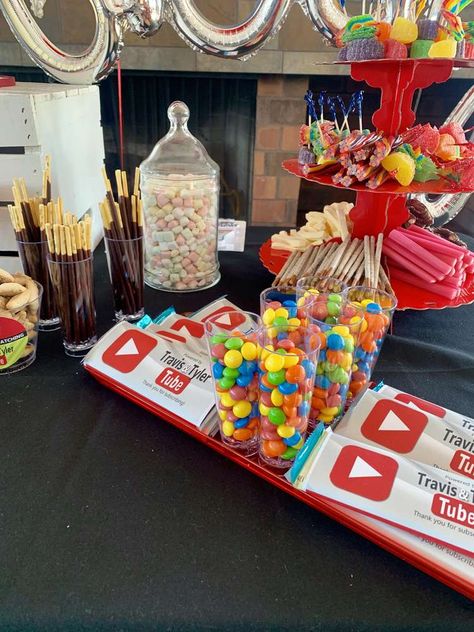 Youtube Party Ideas, Youtube Party Theme Kids, Birthday Party Ideas For Guys, Youtube Themed Birthday Party, Youtube Birthday Party Ideas, Youtube Birthday Party, Bob Marley Birthday, Media Party, Youtube Birthday